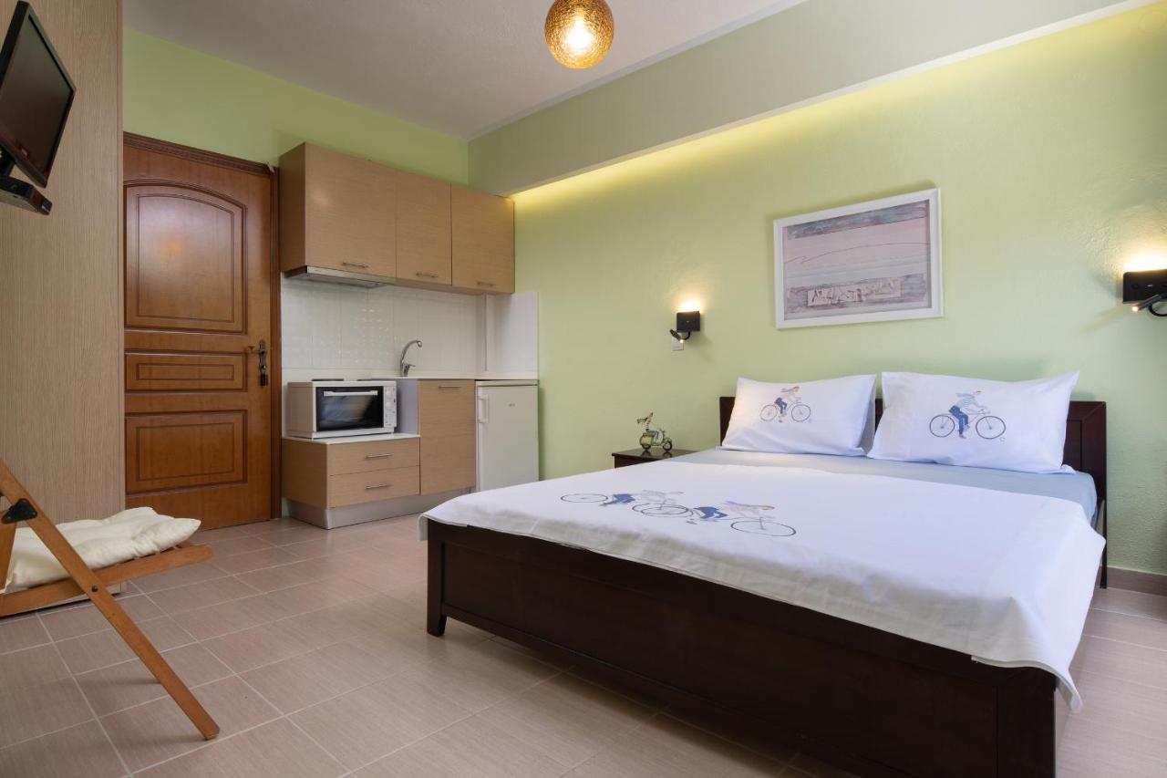 Niriides Hotel Porto Koufo Exterior photo